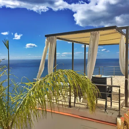 Castillo De Ensueno La Herradura (Granada)